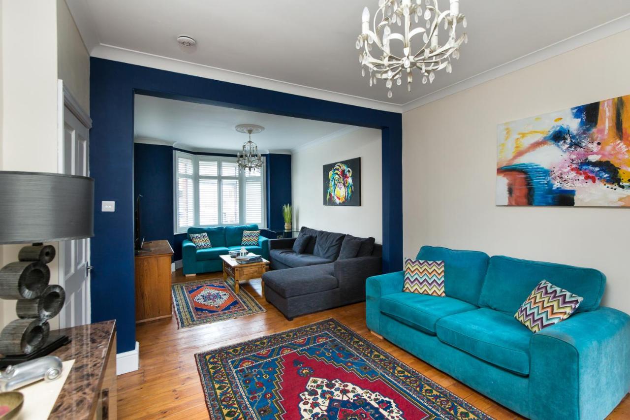 B&B St Albans - Warm and Spacious Smart Stay - Close to Harry Potter World and mainline station connecting to London and Luton Airport - Contractors and corporate bookings welcome - Bed and Breakfast St Albans