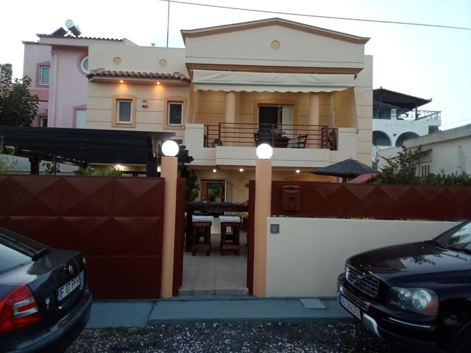 VILLA AVATOS 2 - Near to the Port of Rafina and the Airport of Athens - Chambres d’hôtes