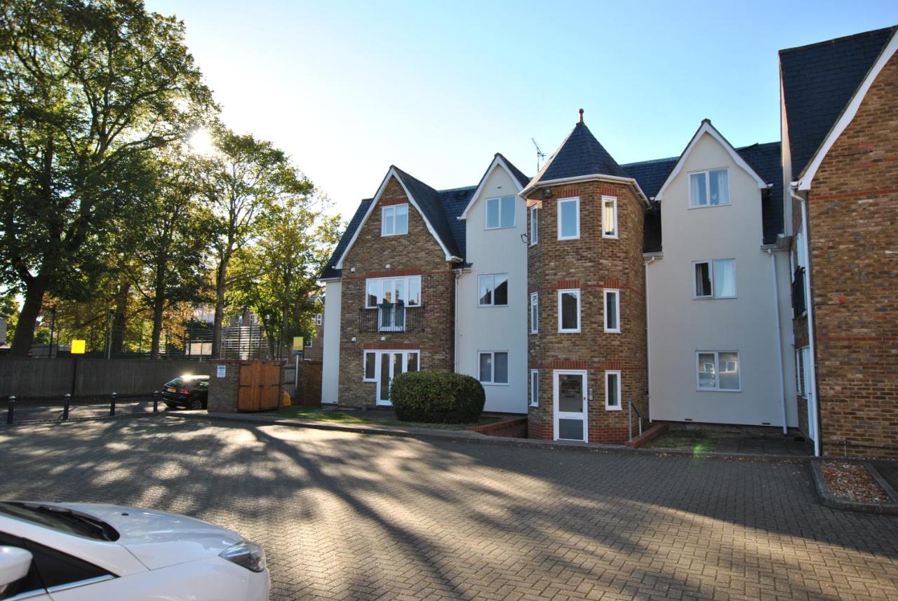 Elizabeth Court Stylish Two-Bedroom Apartments in Windsor - B&B Windsor