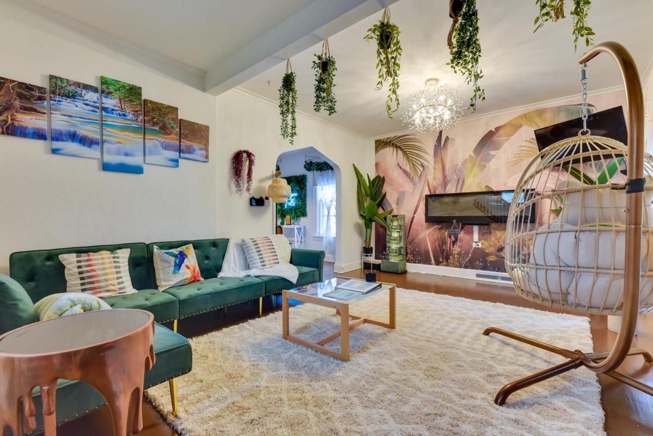 Explore Niagara Falls! Colorful Upstate Getaway - B&B Niagara Falls