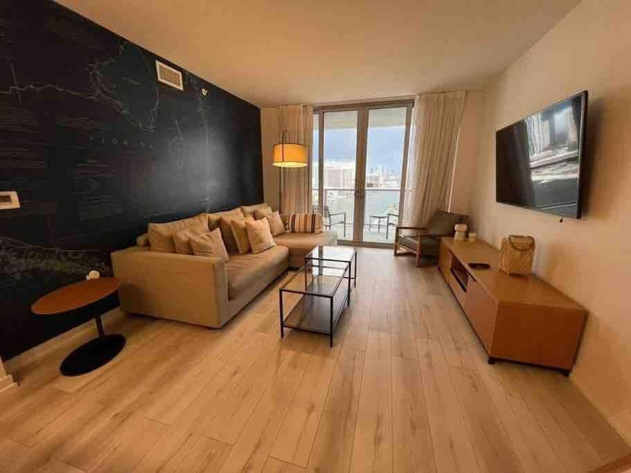 B&B Hallandale - 1B/1B Apartment in Hallandale Beach Amazing Views - Bed and Breakfast Hallandale