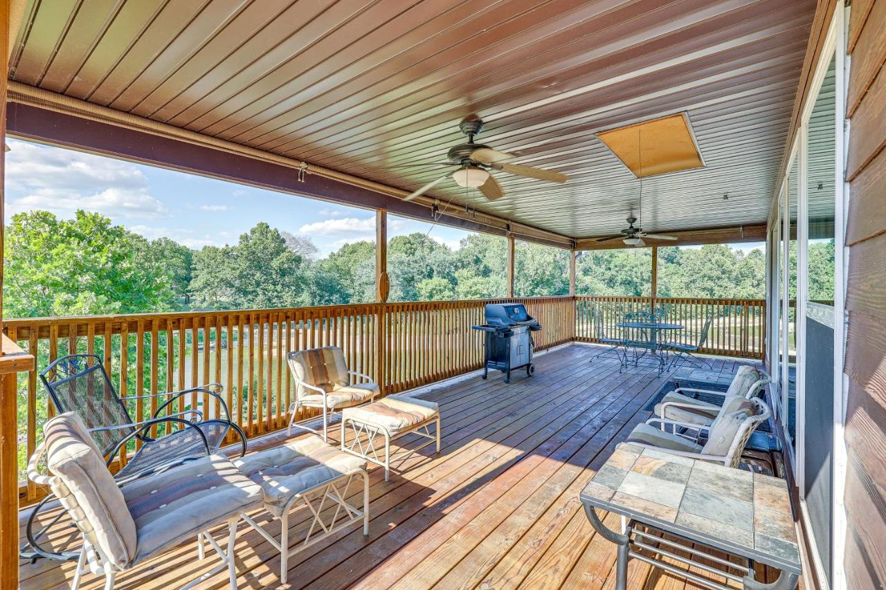 B&B Pineville - Magical Pineville Oasis Gas Grill and Scenic Deck! - Bed and Breakfast Pineville