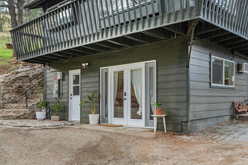 Beautiful Sequoia Hideout // Modern with Views!! - B&B