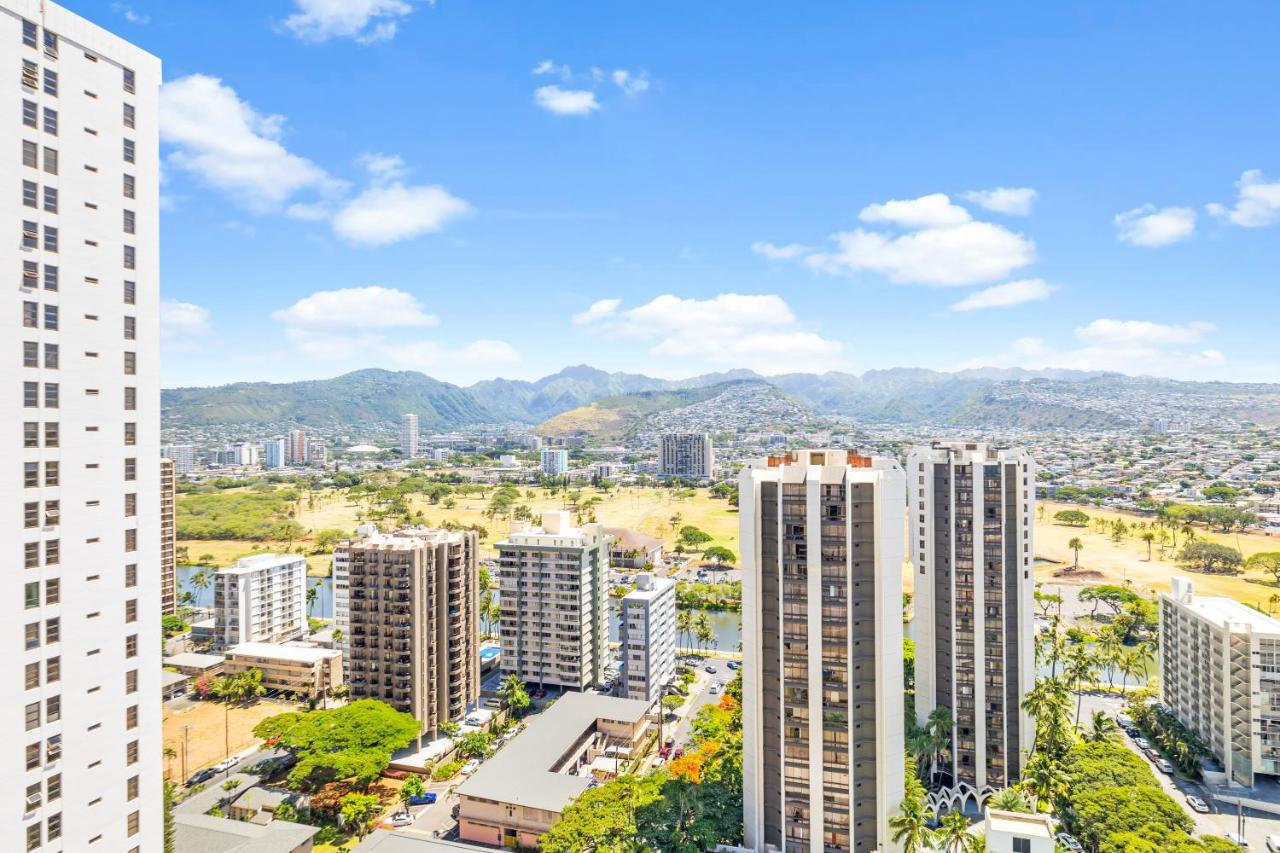 Stunning Mountain View Condo, Near Beach with Parking - B&B