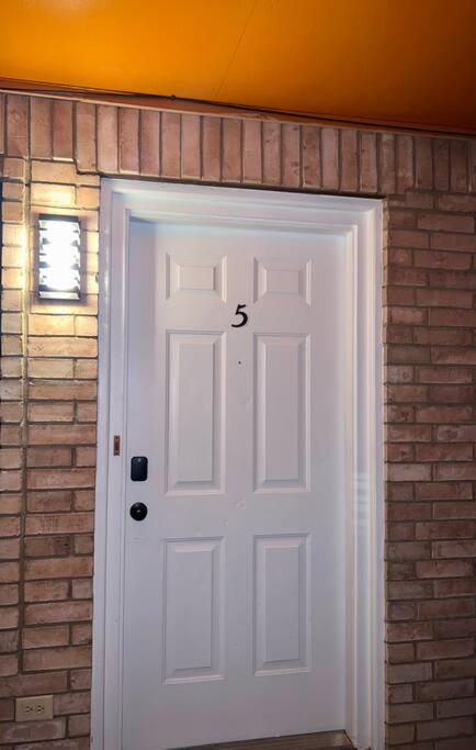 Chic & Cozy 2 bedroom - 1 bathroom - RATED BEST - Bed and Breakfast