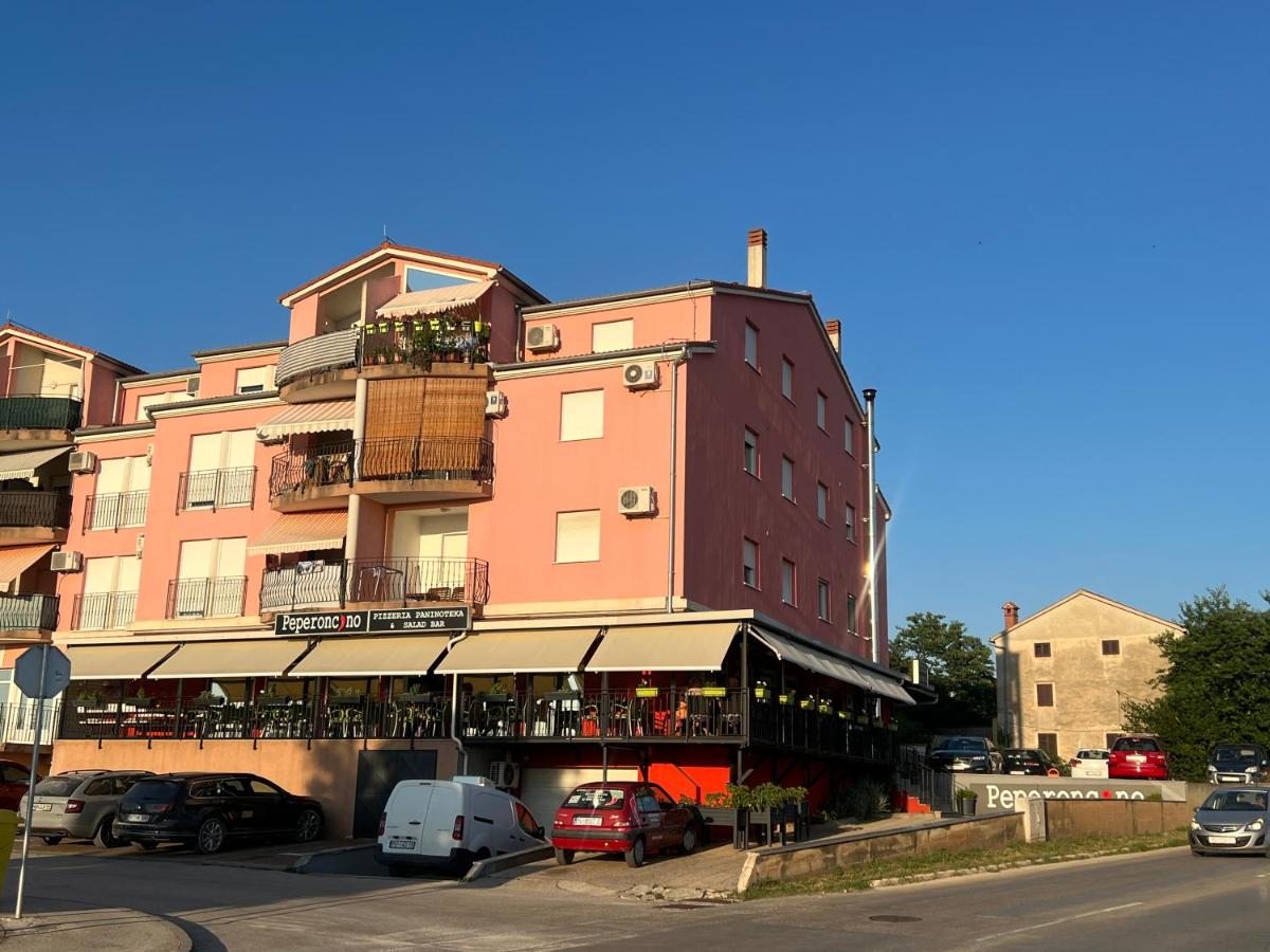 Lungo Mare Apartment with Terrace - B&B Pola