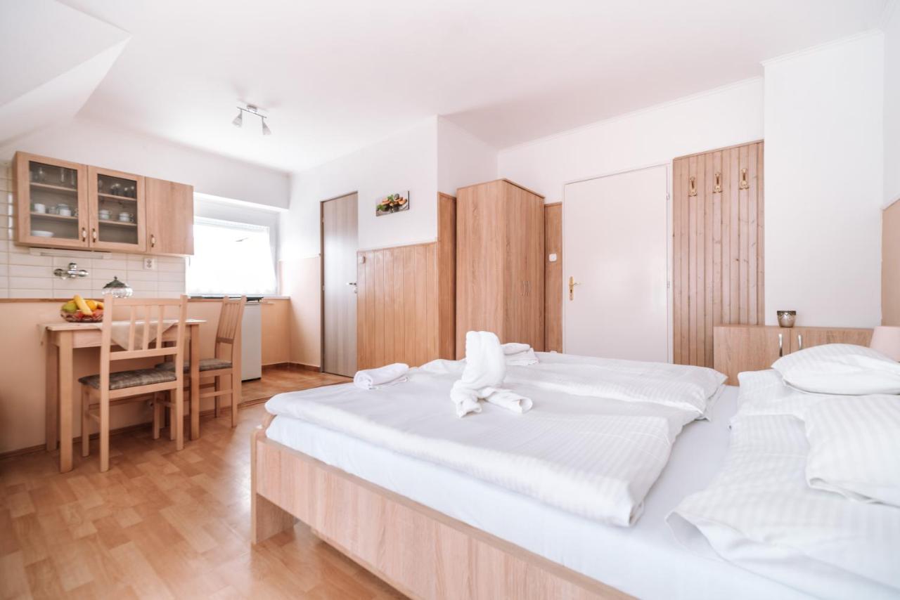 Doppelzimmer mit Balkon