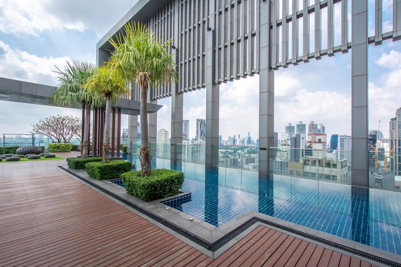 Luxury 1BR 300m BTS PhromPhong, Empo, EmQ, EmSphere, Rooftop Pool, Gym, Fast 500mbps wifi - Chambres d'hôtes Bangkok