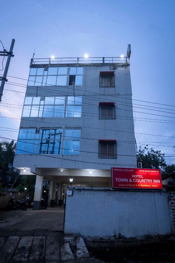 B&B Guwahati - Hotel Town and country inn ( a unit of GS RESIDENCY) - Bed and Breakfast Guwahati