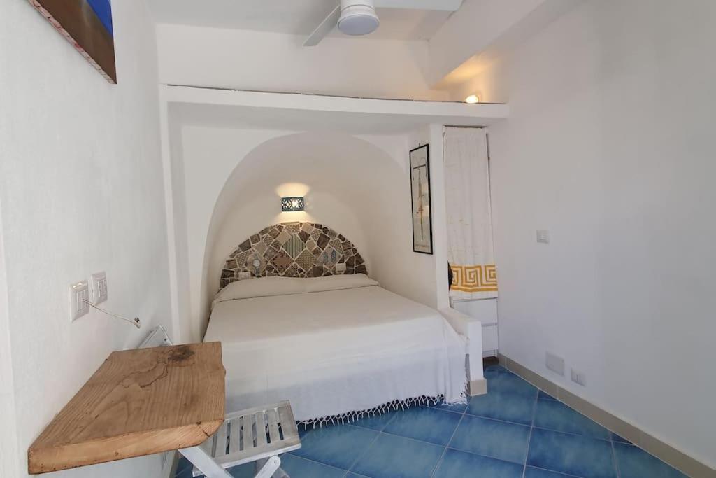 B&B Ponza - Marbnb appartamenti Ponza Centro porto Appartamento Zan - Bed and Breakfast Ponza