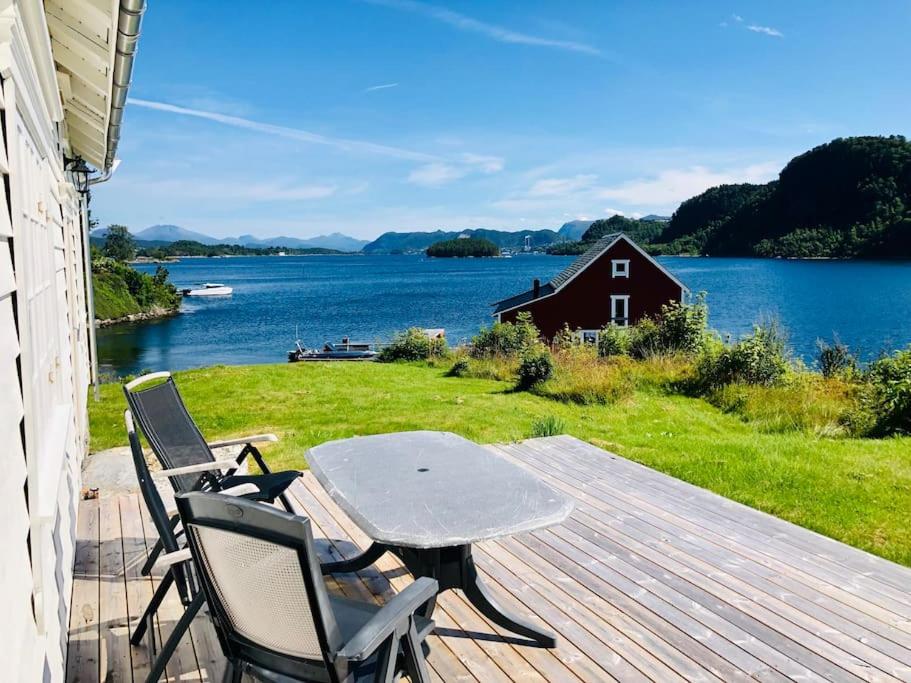 B&B Ålesund - Waterfront Cottage (Fishing Opportunities!) - Bed and Breakfast Ålesund