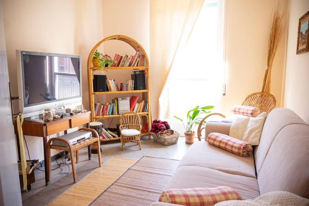 B&B Cagliari - Pop in! Sunny 2bdr apt Cagliari near the beach - Bed and Breakfast Cagliari