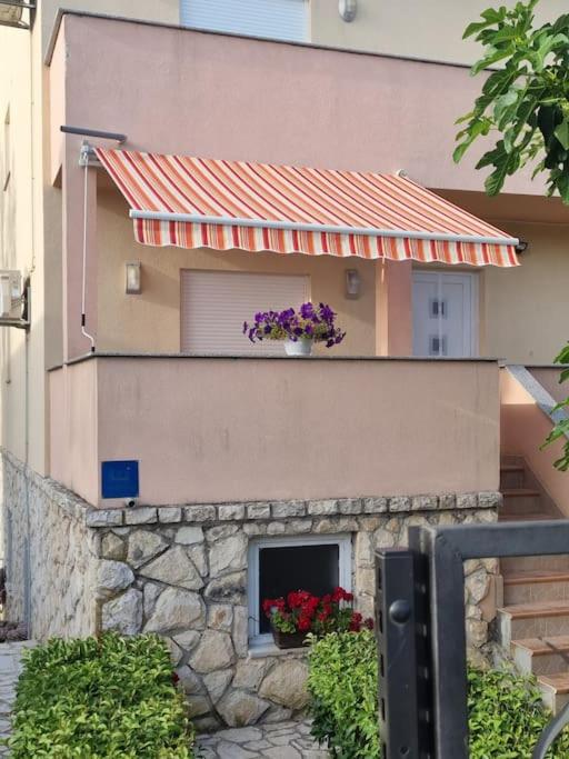 Studio apartment LENI - B&B