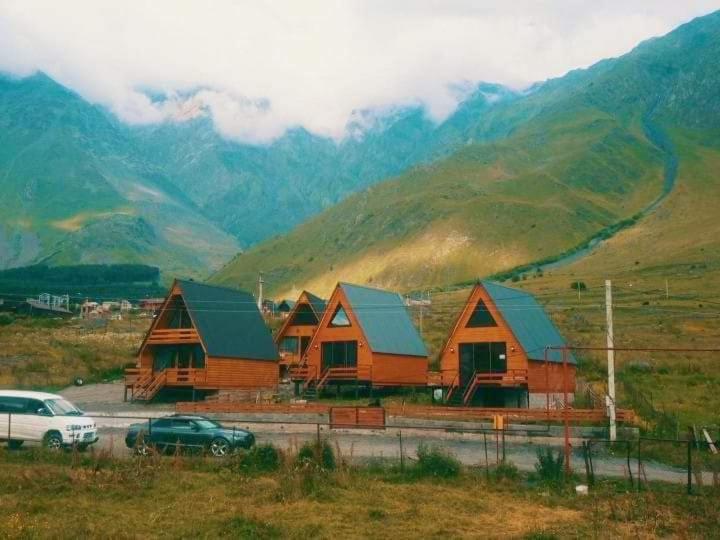 B&B Stepantsminda - KAZBEGI COMPASS - Bed and Breakfast Stepantsminda