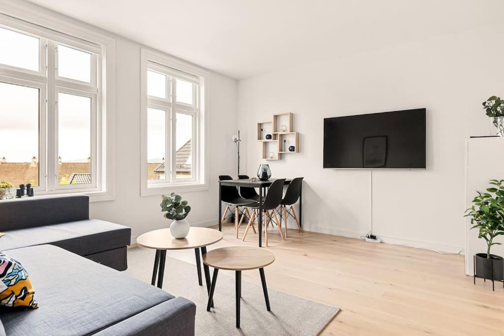 B&B Bergen - Dinbnb Apartments I Views & Street Parking in Sandviken - Bed and Breakfast Bergen