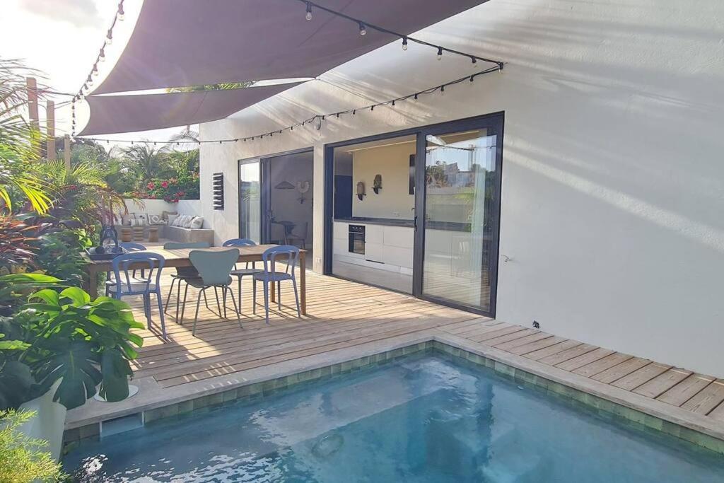 Boutique apartment with PRIVATE POOL, near Jan Thiel & Mambo beach, 2 bedrooms & gated community - Chambres d'hôtes Willemstad