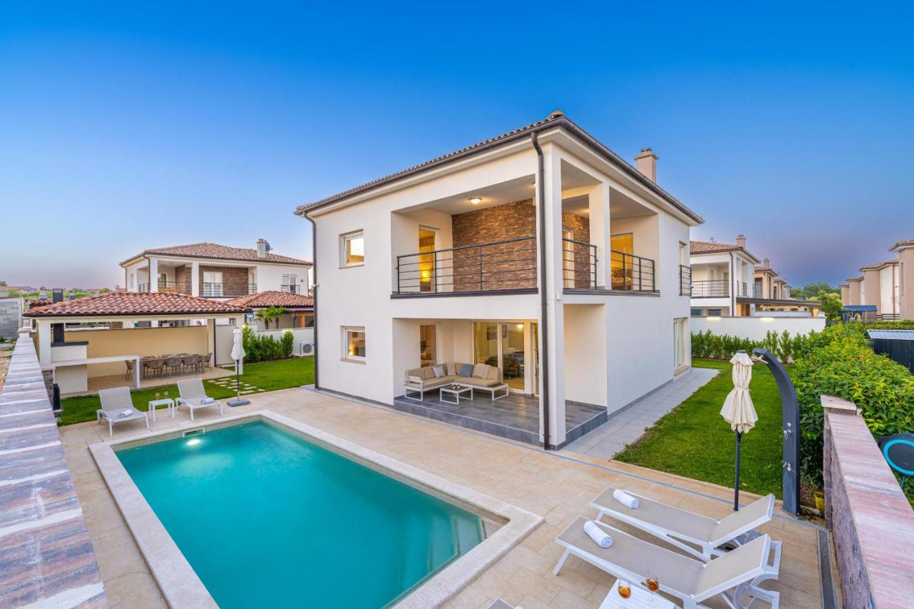 Villa Sunsea with heated pool - Chambres d’hôtes
