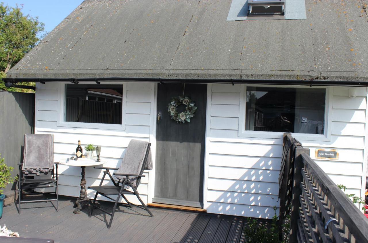 B&B Whitstable - The Bubble Hideaway - A Little Oasis near the Sea - Bed and Breakfast Whitstable