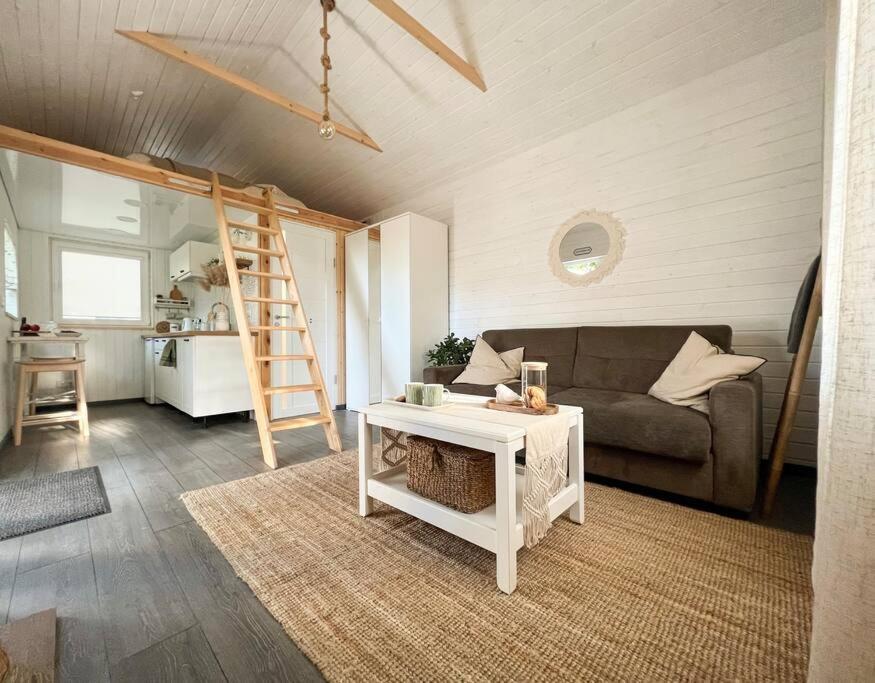 Oak Heart, Lucavsalas namiņš - B&B Riga