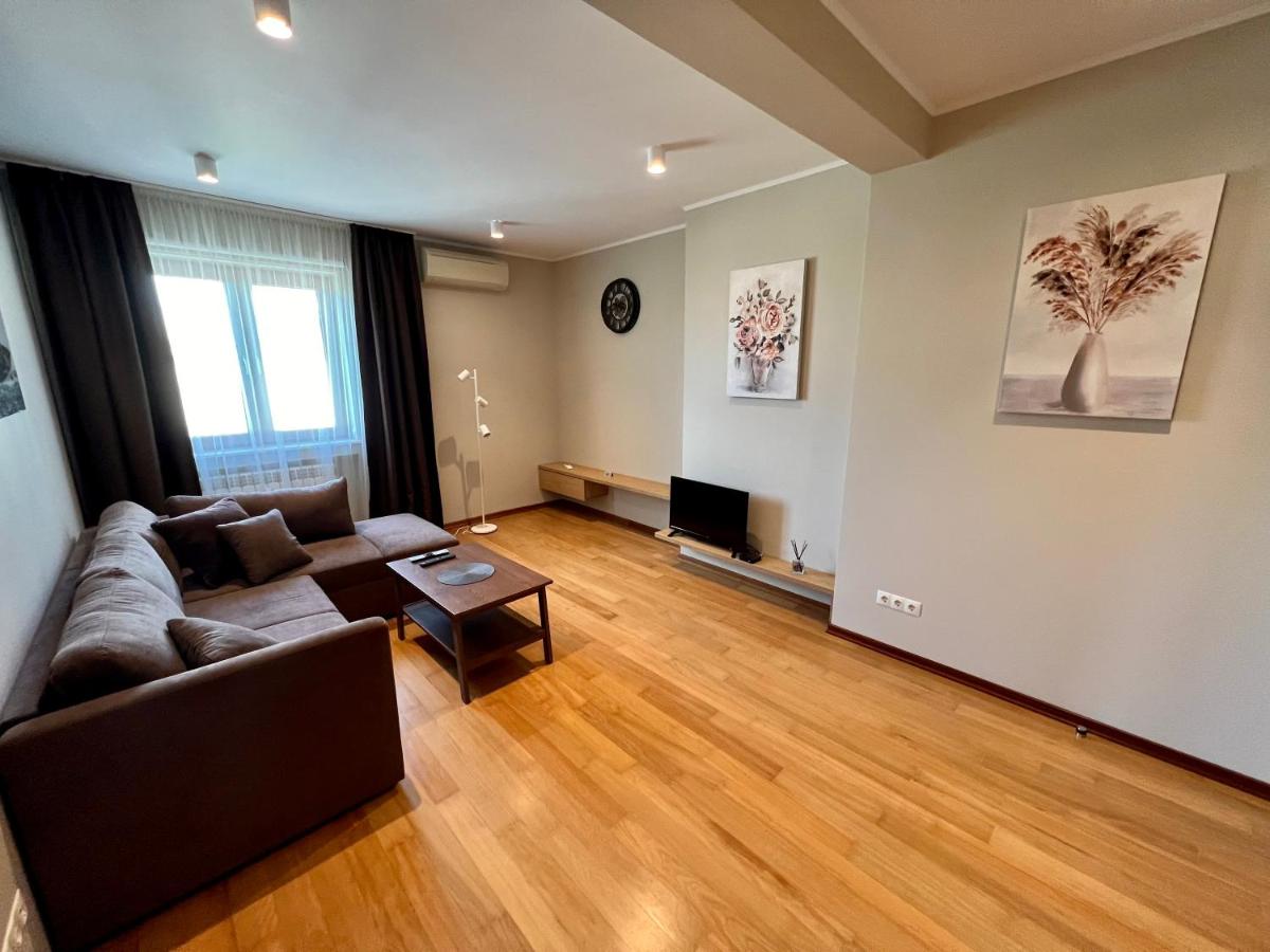 LOCATION ! LOCATION ! LOCATION ! City Garden View Oak apartment - B&B Sofia