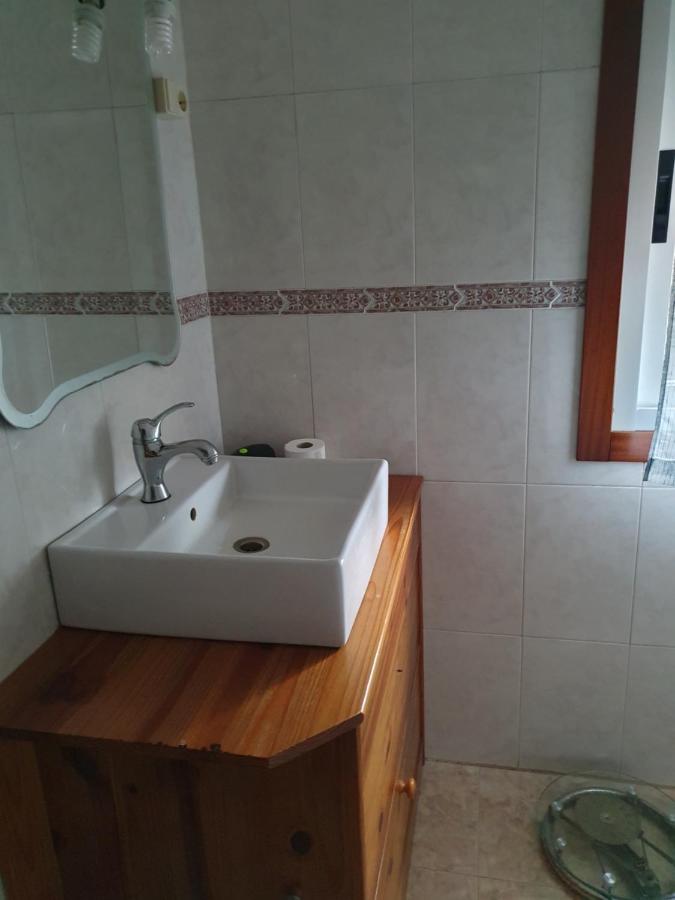 Habitación Triple Básica con baño compartido