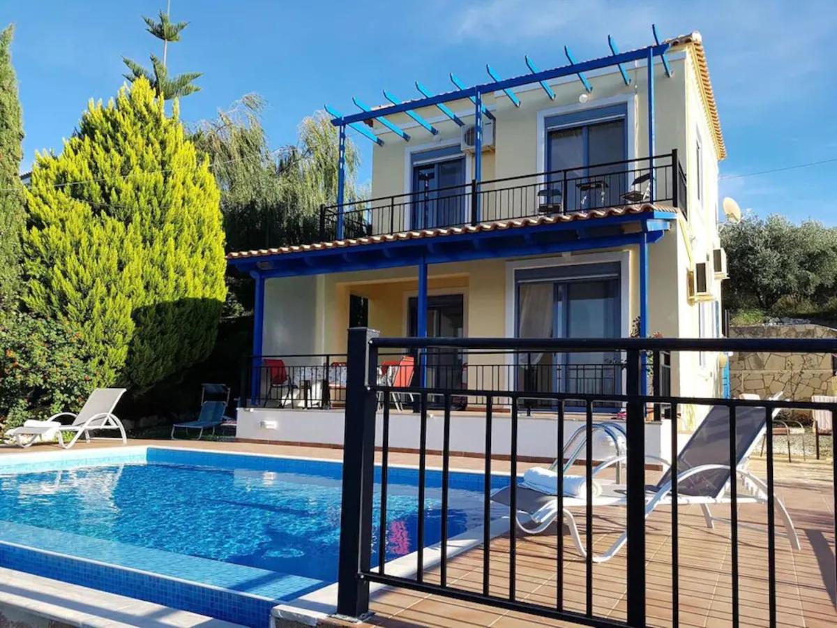 B&B Almyrida - 3 bedroom villa with infinity pool, BBQ area and fantastic sea view - Bed and Breakfast Almyrida