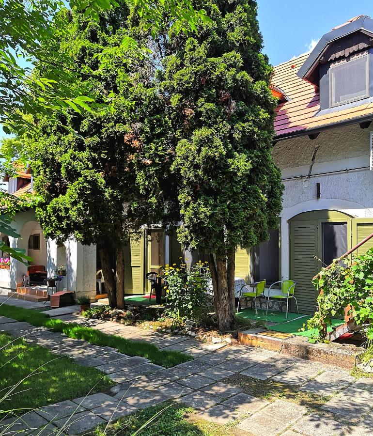 Elisabeth Vendégház - B&B Balatonudvari