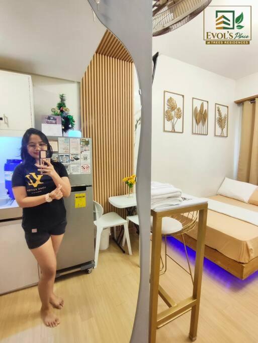 Trees Residences Staycation Evol's Place - B&B