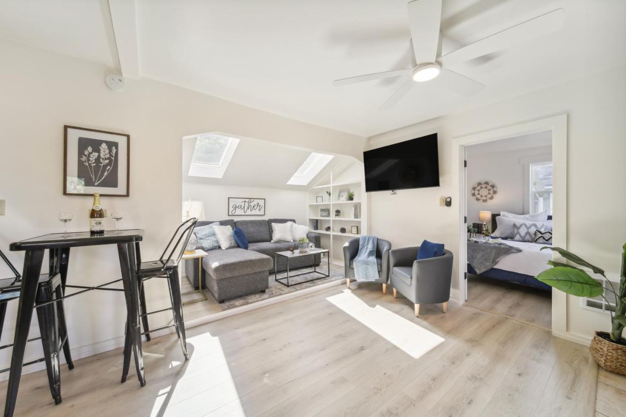 Pet-Friendly Newman Lake Cottage with Beach Access! - B&B