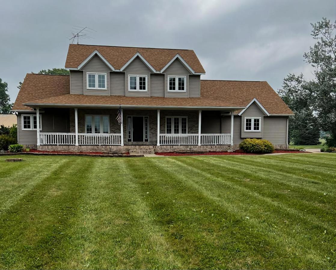 House On Grass Runway with Fly-In/Fly-Out Access - Chambres d’hôtes