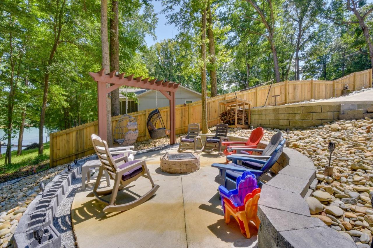 Lakefront Fair Play Vacation Rental, Pets Welcome! - Ferienwohnung