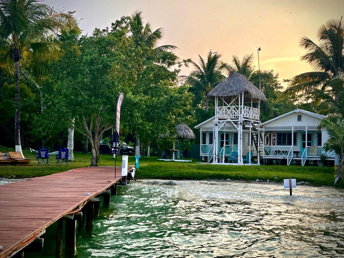 Cabaña con muelle privado en la Laguna de Bacalar - B&B