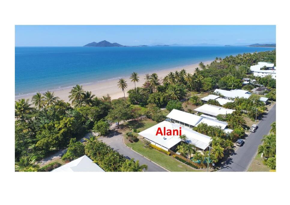 Alani - Absolute Beachfront - Sleeps up to 10 - Ferienwohnung