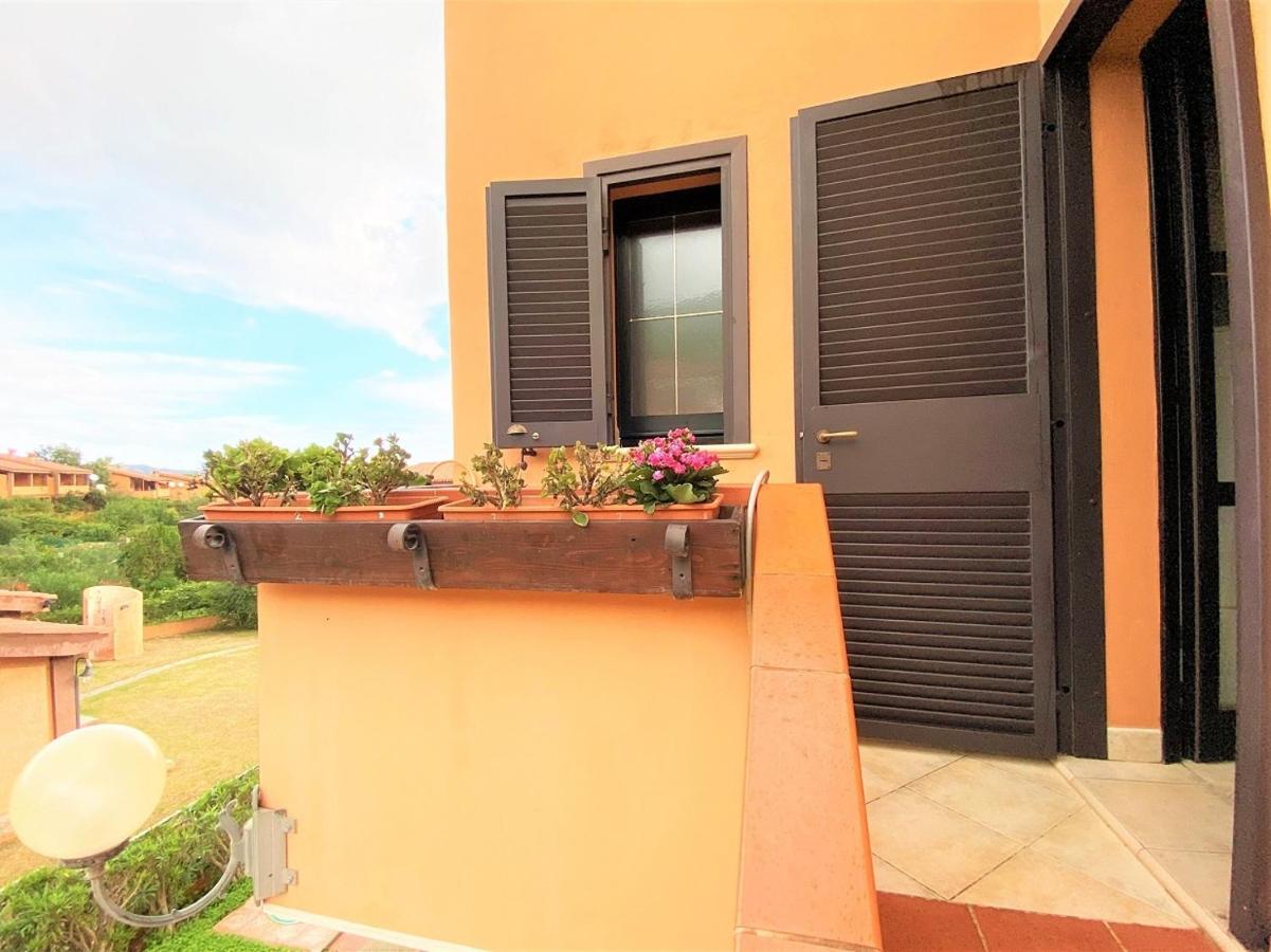 SU BISU Costa Rei R4991 wifi, terrace with sea view, 500m from the beach - Chambres d'hôtes Costa Rei