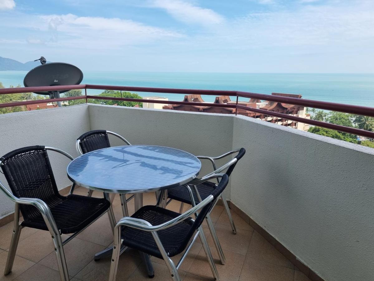 Two-Bedroom Apartment with Sea View 1303