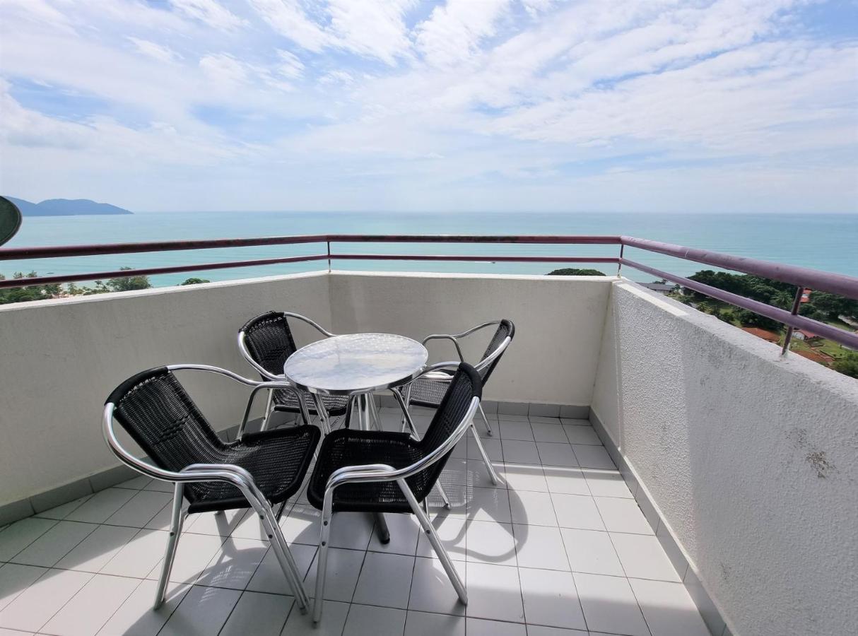 Two-Bedroom Apartment with Sea View 2404