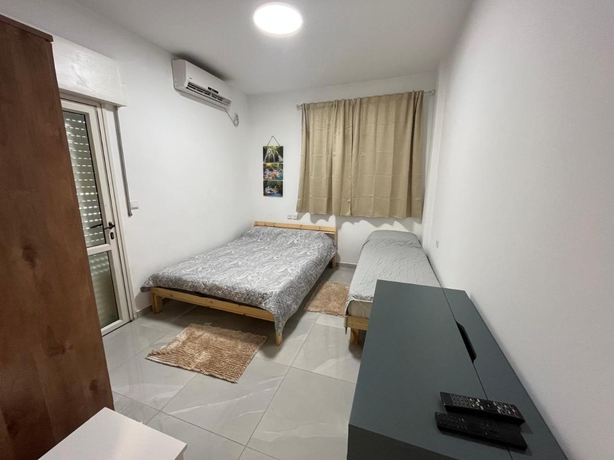 Dreibettzimmer mit Gemeinschaftsbad