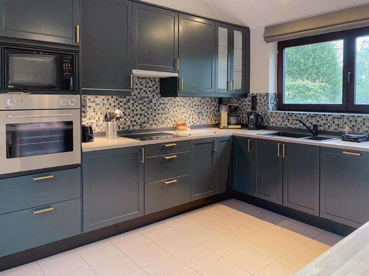 Beautiful Villa with swimming pool in Zonhoven - Ferienwohnung Genk