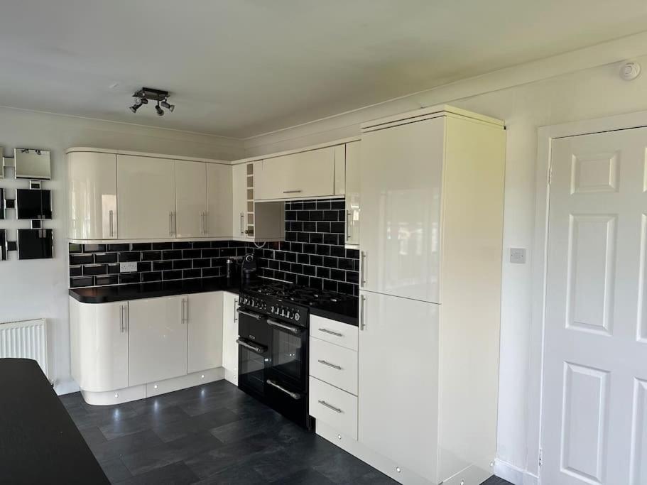 Family friendly detached 2 bed home, Loch Lomond - Ferienwohnung Bonhill
