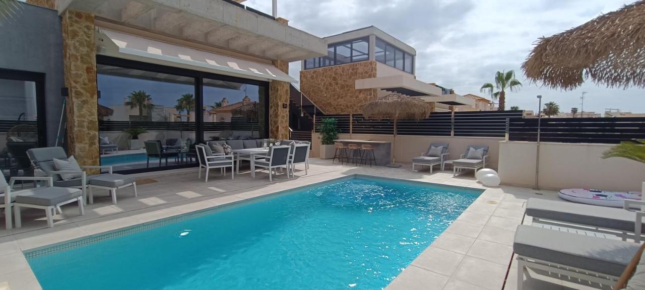 PMT22 - Luxury villa with private heated pool and jacuzzi - B&B Torrevieja