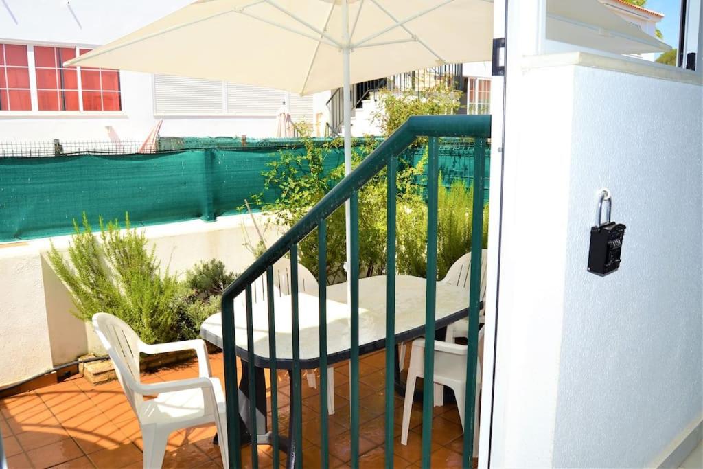 Apartamento vacacional en la hermosa Urbanización Los Enebros ERENE008 - B&B Huelva