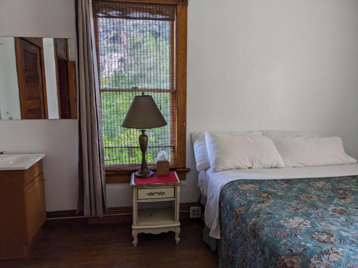Deluxe Double Room with Shower