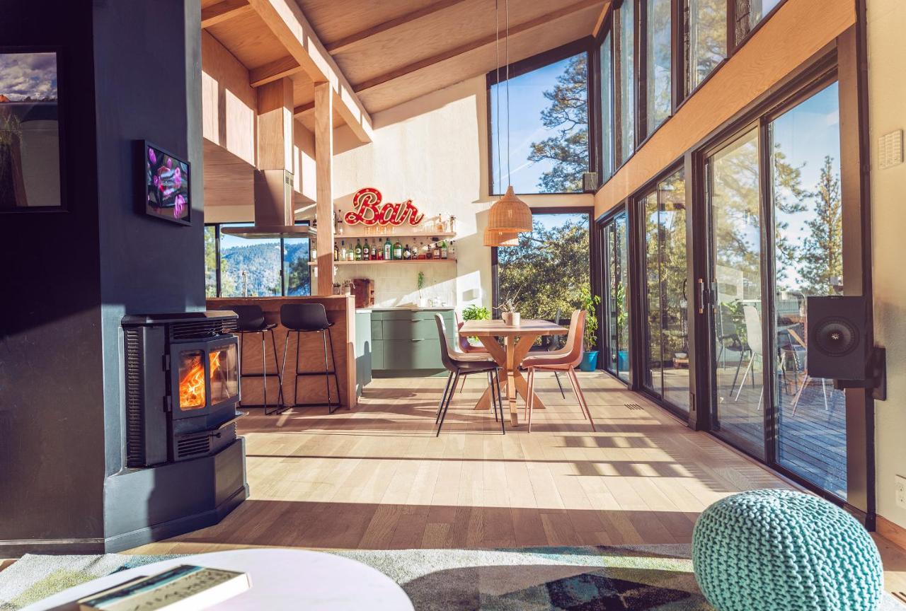 Spectacular Designer Treehouse with Mountain Views - B&B Pine Mountain Club