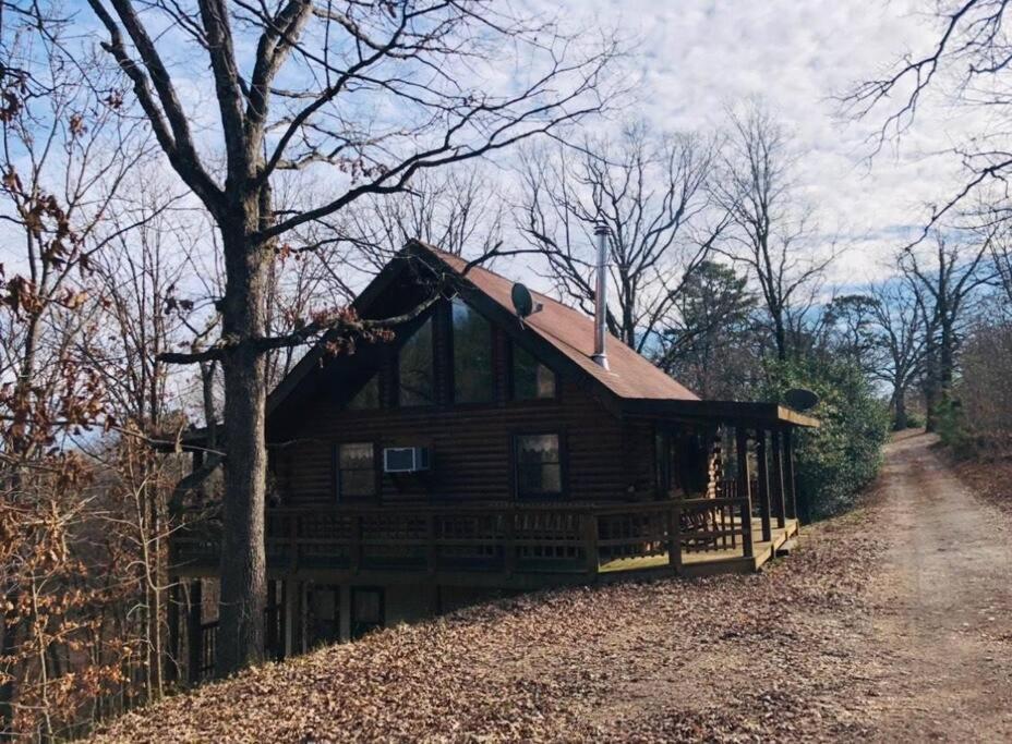 B&B Eureka Springs - The Loft at Bear Mountain log cabins - Bed and Breakfast Eureka Springs