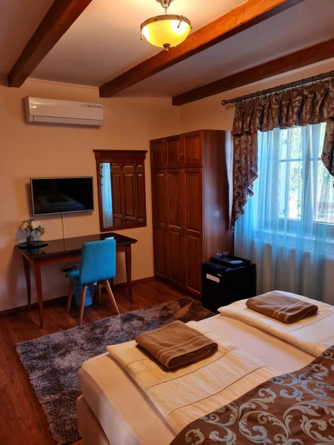 Standard Queen Room