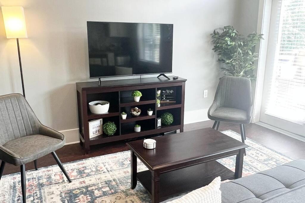 B&B Charlotte - Luxury 1 Bedroom Apt in Plaza Midwood- Fast WiFi - Bed and Breakfast Charlotte