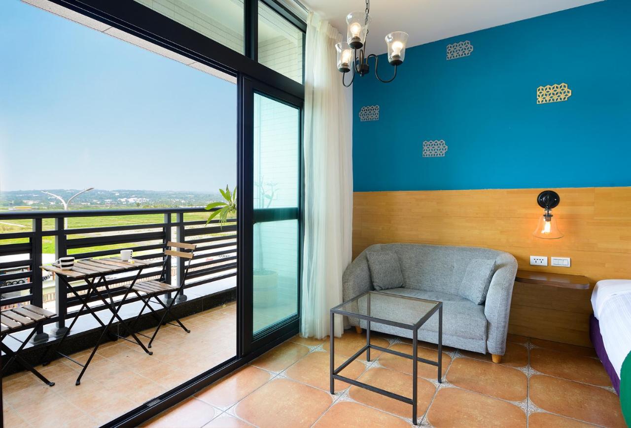 Zimmer mit Kingsize-Bett und Bergblick