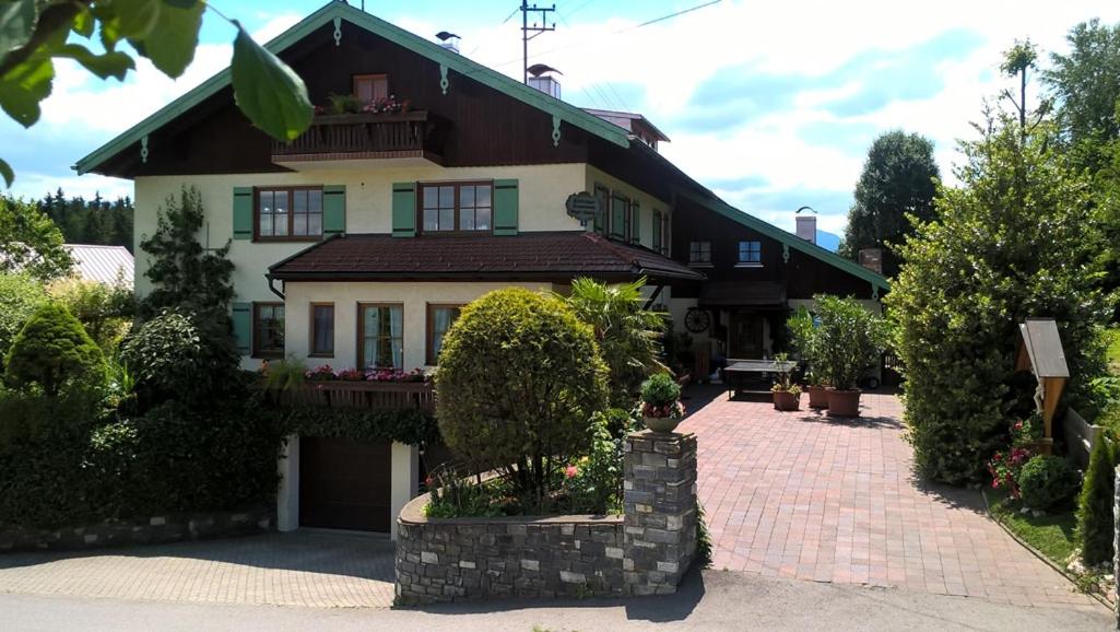 Gästehaus Mayer - Bed and Breakfast