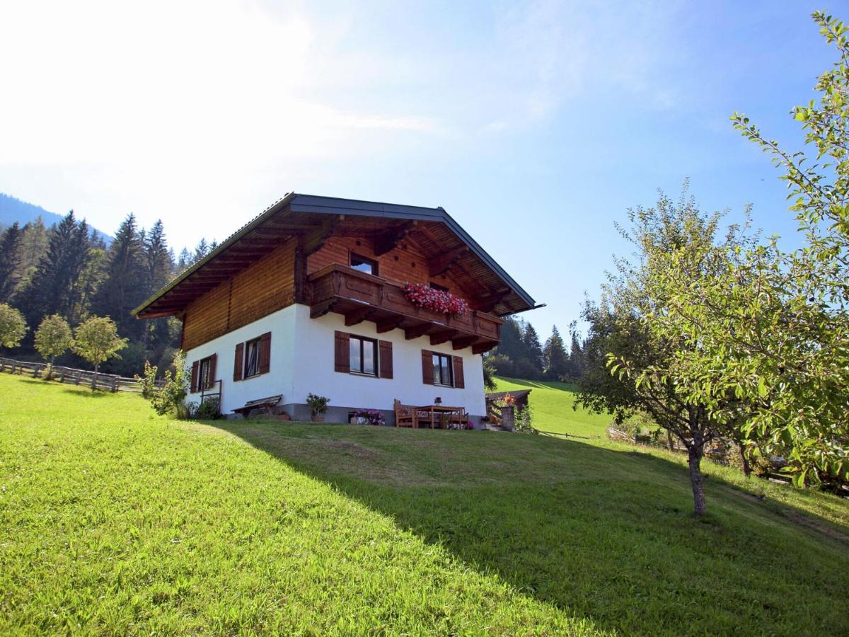 B&B Hüttau - Charming Holiday Home in H ttau with Barbecue - Bed and Breakfast Hüttau