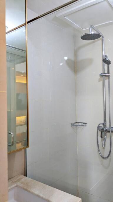 The cozy & luxury room in Podomoro City Deli Medan - B&B Medan